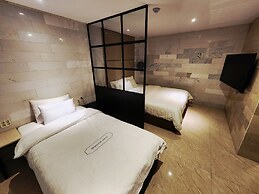 Docking Hotel