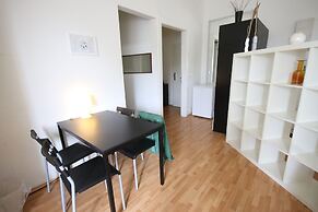 a-domo Apartments Oberhausen - Budget Apartments & Flats - short & lon