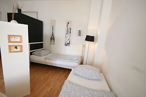 a-domo Apartments Oberhausen - Budget Apartments & Flats - short & lon