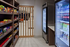 Holiday Inn Express & Suites Fayetteville by IHG