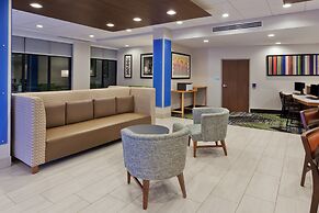 Holiday Inn Express & Suites Fayetteville by IHG