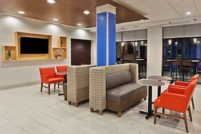 Holiday Inn Express & Suites Fayetteville by IHG