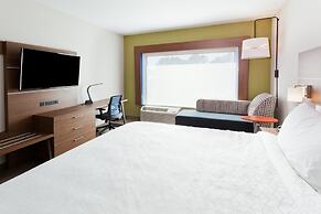 Holiday Inn Express & Suites Fayetteville by IHG