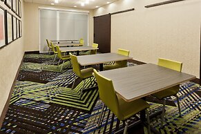 Holiday Inn Express & Suites Fayetteville by IHG