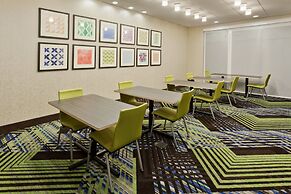 Holiday Inn Express & Suites Fayetteville by IHG