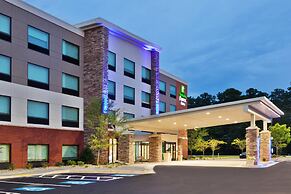 Holiday Inn Express & Suites Fayetteville by IHG