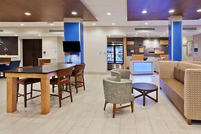 Holiday Inn Express & Suites Fayetteville by IHG