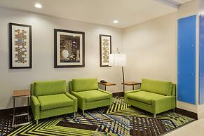 Holiday Inn Express & Suites Fayetteville by IHG