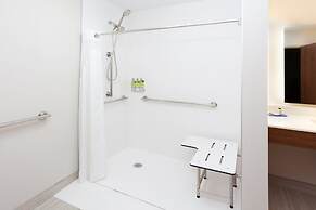 Holiday Inn Express & Suites Fayetteville by IHG