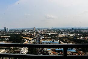 Minimalist and New Furnished Studio Apartment at Springwood Residence