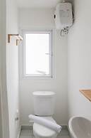 Strategic and Posh Studio Aeropolis Apartment