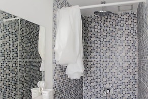 Strategic and Posh Studio Aeropolis Apartment