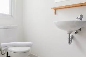 Strategic and Posh Studio Aeropolis Apartment