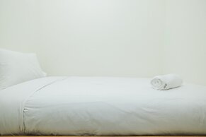 Minimalist and Comfy Studio Green Lake View Apartment