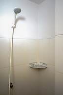 Minimalist and Comfy Studio Green Lake View Apartment