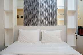 Minimalist and Comfy Studio Green Lake View Apartment