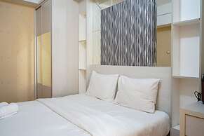 Minimalist and Comfy Studio Green Lake View Apartment