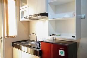 Minimalist and Comfy Studio Green Lake View Apartment