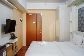 Minimalist and Comfy Studio Green Lake View Apartment