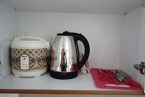 Stylish and Posh Studio Baileys Apartment