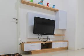 Beautiful and Comfy 1BR at Bassura City Apartment