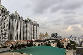 Strategic and Comfy 2BR City Home MOI Apartment