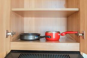 Fully Furnished and Comfortable 2BR Green Pramuka Apartment