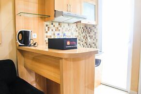 Comfortable and Fully Furnished 1BR Green Pramuka Apartment