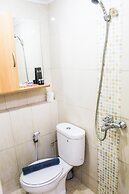 Comfortable and Fully Furnished 1BR Green Pramuka Apartment