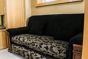 Comfortable and Fully Furnished 1BR Green Pramuka Apartment