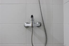 Comfy & Artsy Studio at Beverly Dago Apartment