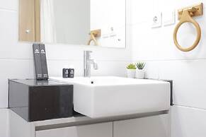 Comfy & Artsy Studio at Beverly Dago Apartment