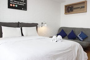 Comfy & Artsy Studio at Beverly Dago Apartment