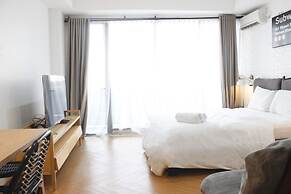 Comfy & Artsy Studio at Beverly Dago Apartment