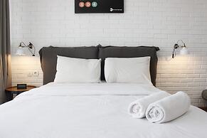 Comfy & Artsy Studio at Beverly Dago Apartment