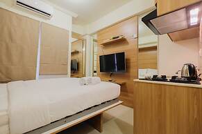 Modern Studio Apartment 27th on Top of Green Pramuka Mall