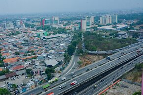 Fully Furnished and Cozy 2BR at Green Pramuka City Apartment