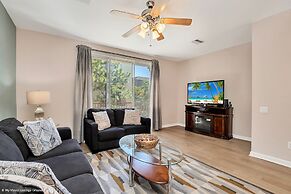Exquisite and Airy 3BD Town Home in Vista Cay With CDC Cleaning Standa