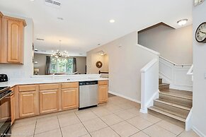 Exquisite and Airy 3BD Town Home in Vista Cay With CDC Cleaning Standa