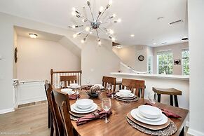 Exquisite and Airy 3BD Town Home in Vista Cay With CDC Cleaning Standa