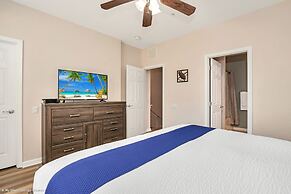 Exquisite and Airy 3BD Town Home in Vista Cay With CDC Cleaning Standa