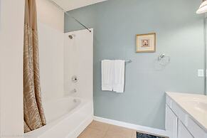 Exquisite and Airy 3BD Town Home in Vista Cay With CDC Cleaning Standa