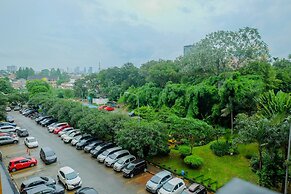 Warm and Homey 2BR Apartment at Kebagusan City