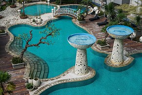 2Bedroom Sky Terrace Apartment with Pool View