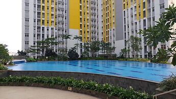 Pool View and Homey 2BR Apartment @ Springlake Summarecon