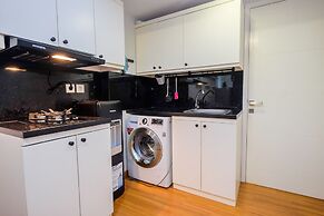 Pool View and Homey 2BR Apartment @ Springlake Summarecon