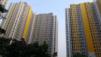 Pool View and Homey 2BR Apartment @ Springlake Summarecon