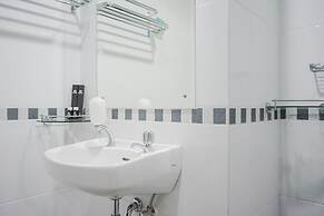 Comfy Studio at Trimezia Beverly Apartment By Travelio