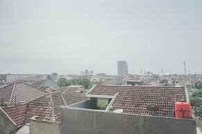 Comfy Studio at Trimezia Beverly Apartment By Travelio