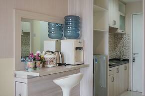Minimalist and Stylish Studio Skylounge Tamansari Apartment By Traveli